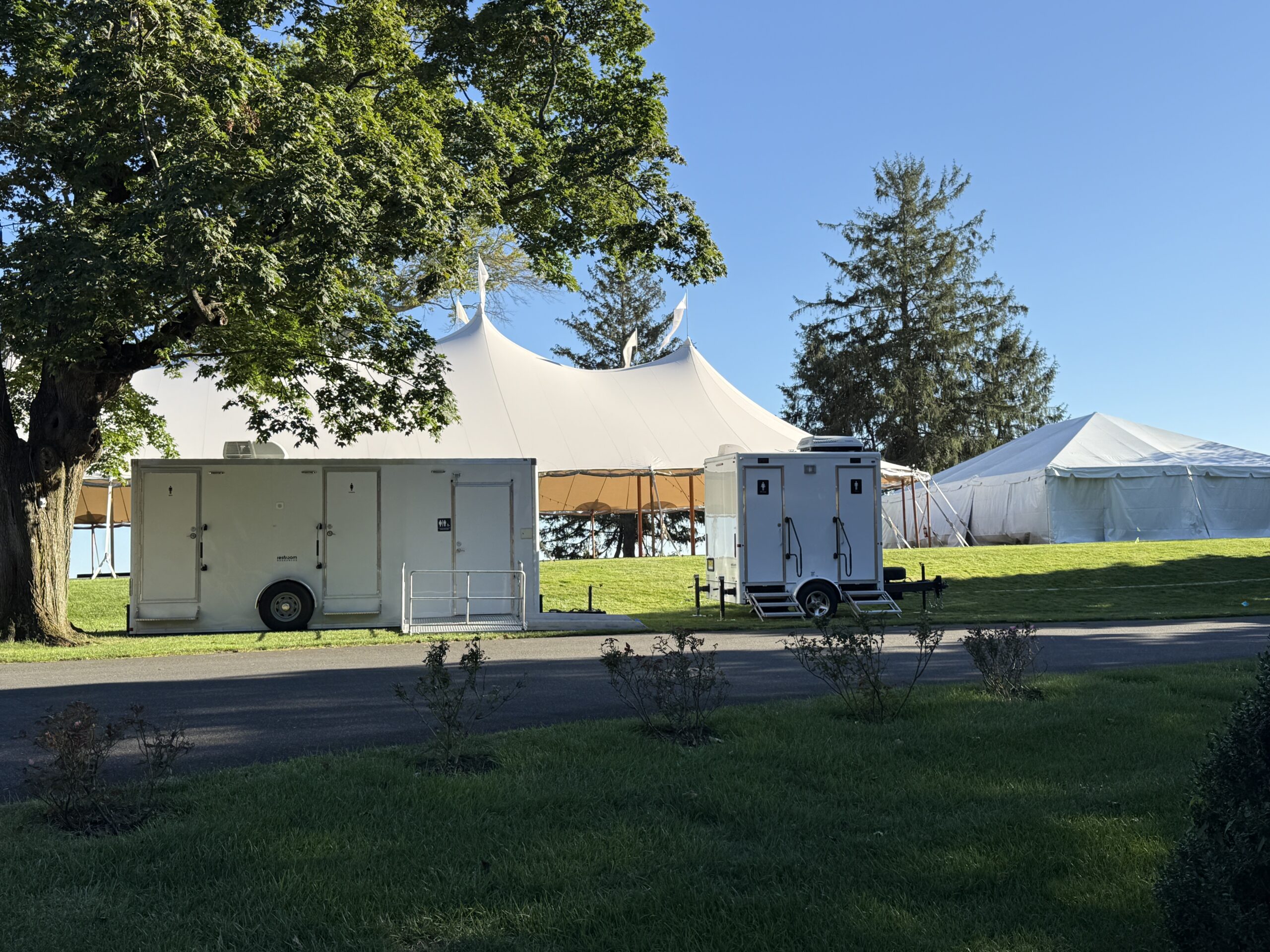 Clean portable toilet rental in Passaic NJ for urban construction